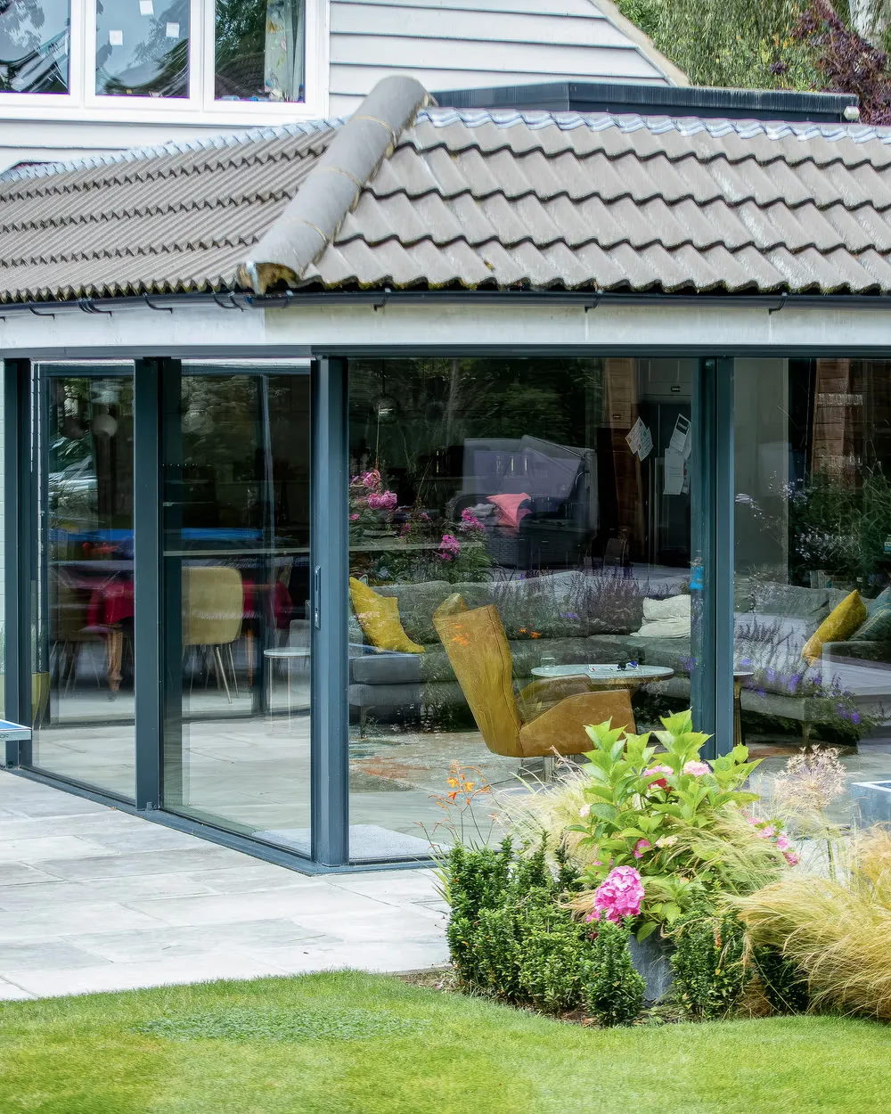Panoramic House, Esher: glazed garden room